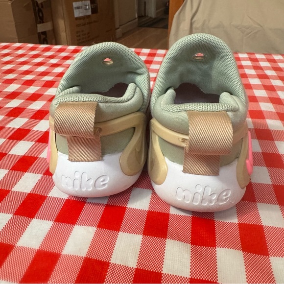 Nike Dynamo Go Low " Pink Foam Sesame" toddlers size 9C - Picture 9 of 12